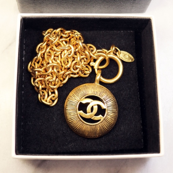 Chanel CC Logo Pendant Necklace with Spring Ring Clasp and Oval Cartouche ID Tag - Picture 10 of 16